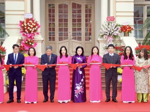 Khai mạc Triển lãm tư liệu 'Đảng Cộng sản Việt Nam qua các kỳ Đại hội'