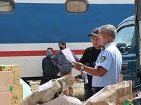 Phát hiện lượng lớn hàng hóa nghi nhập lậu tại Ga Hà Nội