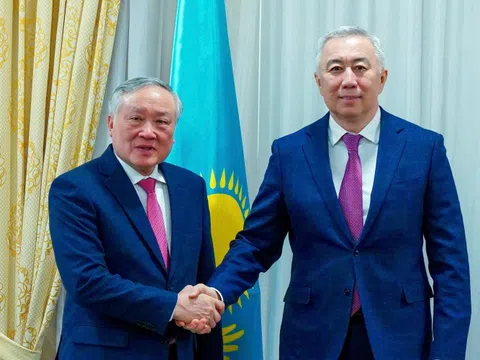 Kazakhstan sẵn sàng thúc thúc đẩy hợp tác, kết nối với với Việt Nam trong phát triển trung tâm tài chính quốc tế