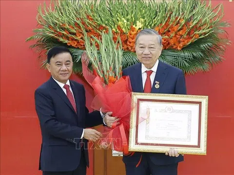 Lễ trao Huy hiệu 45 năm tuổi Đảng tặng Tổng Bí thư Tô Lâm