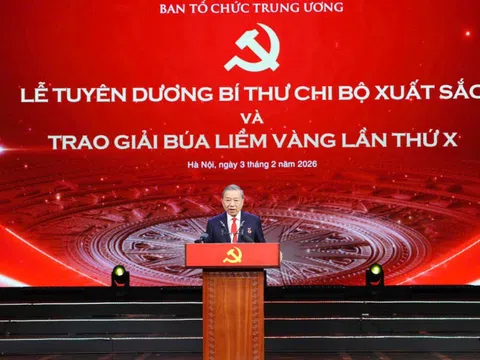 Tuyên dương Bí thư chi bộ xuất sắc và trao giải Búa liềm Vàng lần thứ X