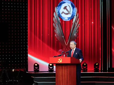 Công tác thông tin, tuyên tuyền phải là 'pháo lệnh', 'trống trận' cổ vũ toàn Đảng, toàn dân