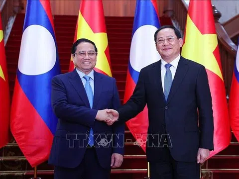 Thủ tướng Phạm Minh Chính gặp Thủ tướng Lào
