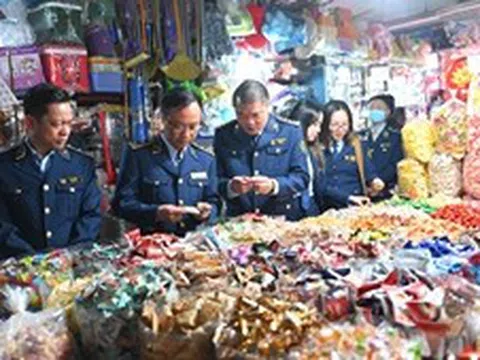 Kiểm tra công tác bình ổn thị trường tết Bính Ngọ 2026 tại Hà Nội