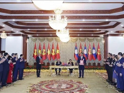 Tổng Bí thư Tô Lâm chứng kiến Lễ trao các văn kiện hợp tác Việt Nam - Lào