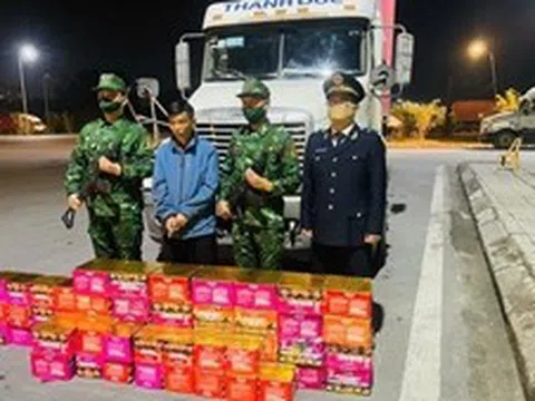 Bắt quả tang vụ vận chuyển trái phép 165 kg pháo hoa nổ xuyên biên giới