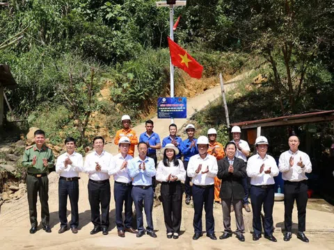 EVNCPC trao công trình điện thắp sáng vùng cao Trà Vân