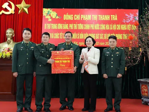Phó Thủ tướng Phạm Thị Thanh Trà chúc Tết, động viên cán bộ, chiến sĩ Đồn Biên phòng Bát Xát