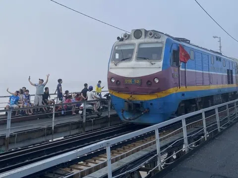 Dự kiến thông tàu qua cầu Long Biên từ 18h ngày 9/2