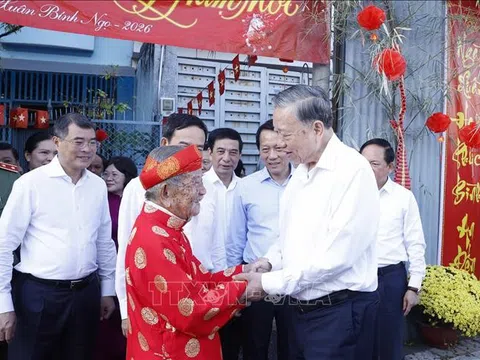 Tổng Bí thư Tô Lâm đến thăm, chúc Tết nhà nghiên cứu Nguyễn Đình Tư