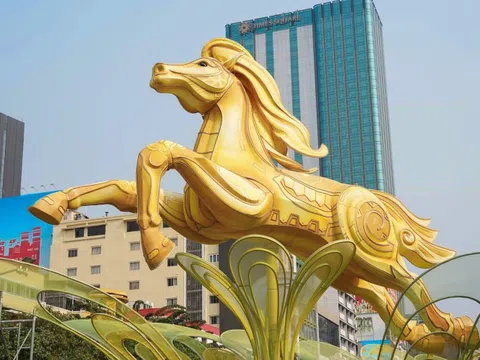 Gấp rút hoàn thành tiến độ đường hoa Nguyễn Huệ 2026