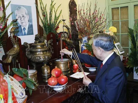 Tổng Bí thư Tô Lâm thắp hương tưởng nhớ các đồng chí lãnh đạo Đảng, Nhà nước