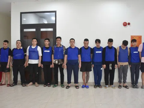 Bắt 13 đối tượng giả danh nhân viên ngân hàng, chiếm đoạt khoảng 100 tỷ đồng