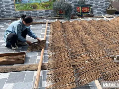 Làng hương hàng trăm năm tuổi ở Quảng Trị vào vụ Tết, thợ làm không ngơi tay