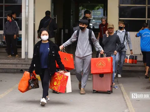 Người dân hối hả rời Hà Nội về quê ăn Tết