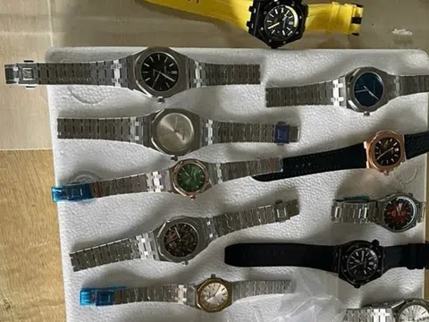 Hải quan thu giữ lô đồng hồ nghi "nhái" các thương hiệu xa xỉ