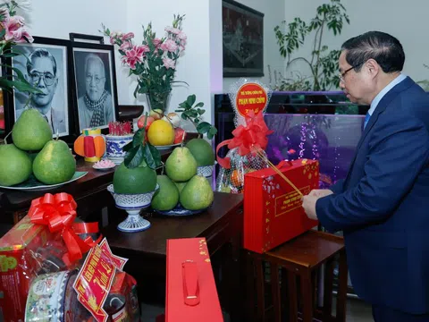 Thủ tướng Phạm Minh Chính dâng hương các cố lãnh đạo Đảng, Nhà nước và thăm, chúc Tết nguyên lãnh đạo Đảng, Nhà nước