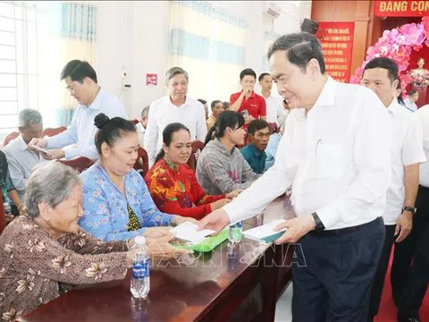 Chủ tịch Quốc hội Trần Thanh Mẫn chúc Tết tại TP. Cần Thơ