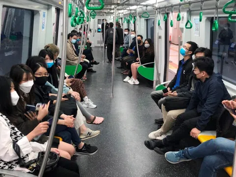 Hà Nội miễn phí đi tàu điện và xe buýt cho hành khách dịp Tết