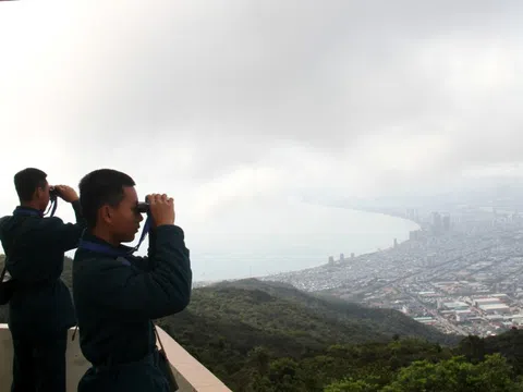 'Mắt thần' không ngủ trên đỉnh Sơn Trà