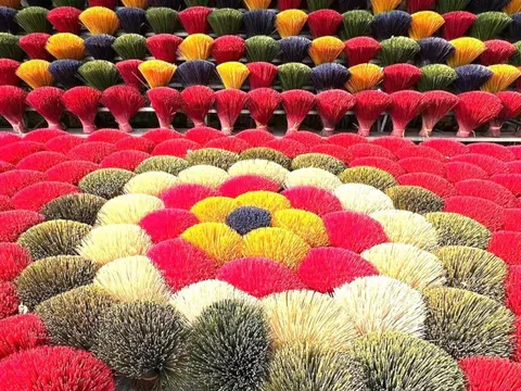 Giữ lửa làng nghề trong những ngày Xuân mới