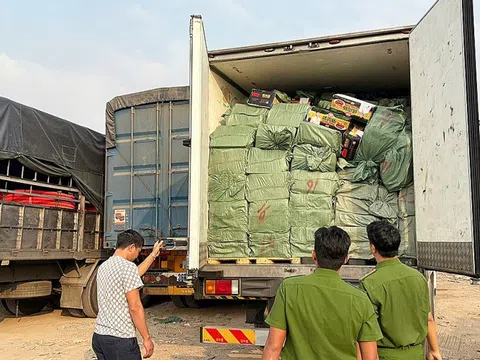 Chặn đứng gần 29 tấn thực phẩm đông lạnh không rõ nguồn gốc trước khi tuồn ra quán ăn