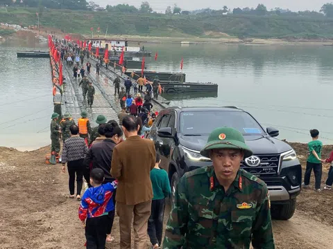 Chính thức vận hành cầu phao sông Lô tỉnh Phú Thọ