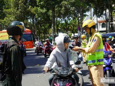 Mùng 1 Tết: CSGT kiểm tra nồng độ cồn, phát hiện vi phạm trên Quốc lộ 1A