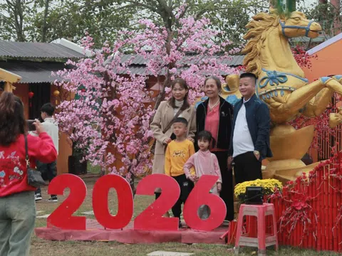 Du xuân tại ngôi chùa có tượng Phật lớn nhất Bắc Trung Bộ