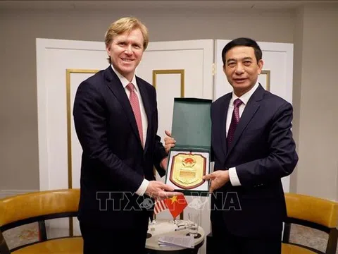Đại tướng Phan Văn Giang tiếp Thứ trưởng thứ nhất Bộ Chiến tranh Hoa Kỳ