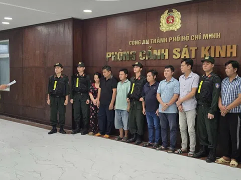 Khởi tố vụ án sản xuất xăng RON A95 giả