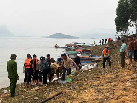 Tìm thấy toàn bộ nạn nhân thiệt mạng trong vụ lật tàu chở khách trên hồ Thác Bà