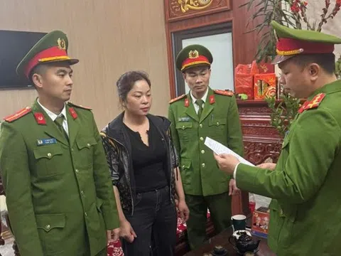 Tạm giữ người phụ nữ chửi bới, thu tiền trông giữ xe vào đền bà chúa Then