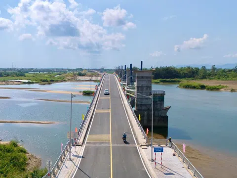 Cận cảnh cây cầu thứ 7 bắc qua sông Trà Khúc ở Quảng Ngãi