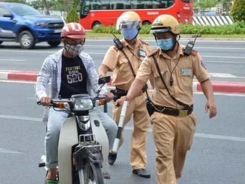 Rất nhiều người đi xe máy mắc lỗi này mỗi ngày mà không biết có thể bị phạt tới 14 triệu đồng