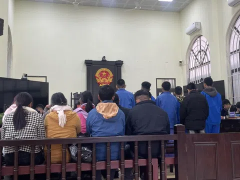 Bài học đắt giá của những bị cáo tuổi "ăn chưa no, lo chưa tới"