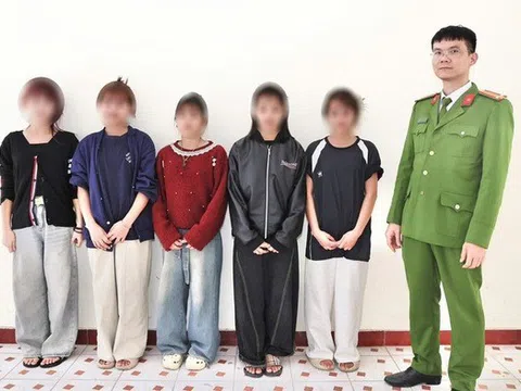 Nghe lời người lạ trên mạng, 5 nữ sinh bỏ học đi làm thuê