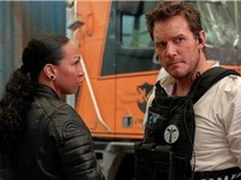 Câu chuyện điện ảnh: 'Mercy' soán ngôi phòng vé Bắc Mỹ