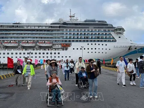 Huế, Đà Nẵng 'đón sóng' khách tàu biển, mở rộng dư địa tăng trưởng