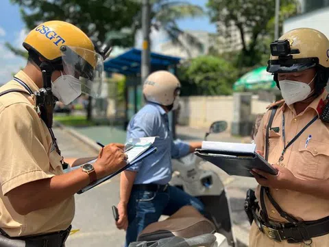 Lái xe mà vô tư làm điều này phạt tới 6 triệu đồng, không phải ai cũng biết