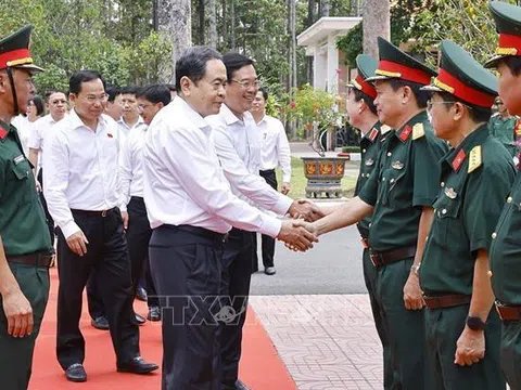 Chủ tịch Quốc hội Trần Thanh Mẫn thăm, làm việc với Sư đoàn 9