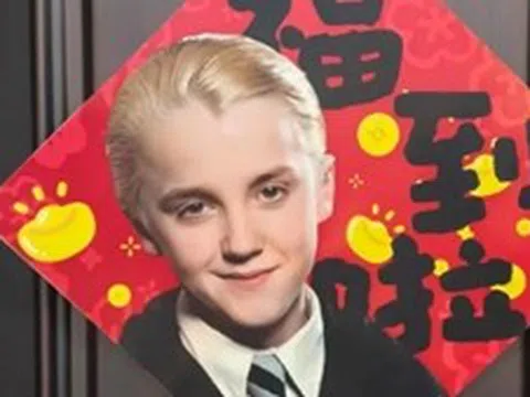 Nhân vật phản diện trong Harry Potter bất ngờ xuất hiện khắp Trung Quốc trước Tết Bính Ngọ