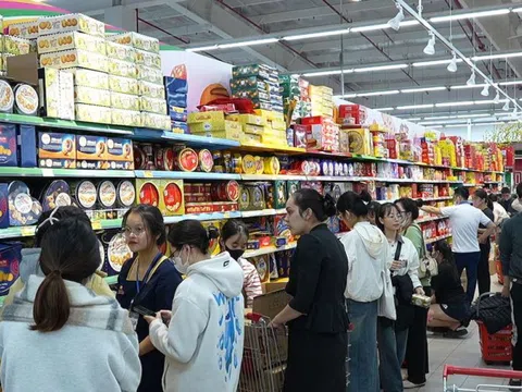 Mùng 4 Tết Bính Ngọ 2026: Thị trường hàng hóa 'vào guồng' trở lại