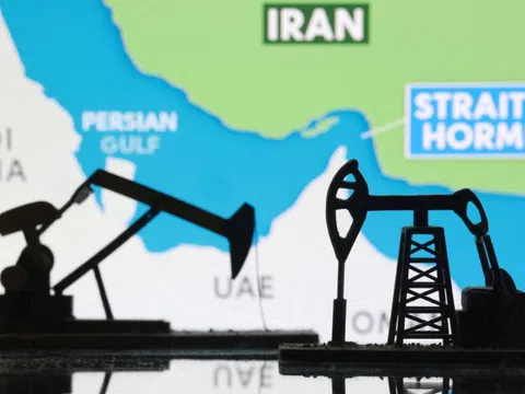 Dầu thô vượt 110 USD/thùng sau khi các nước Trung Đông cắt giảm sản lượng