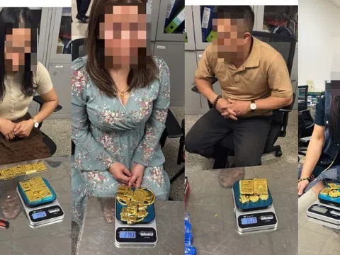 Hải quan Nội Bài phát hiện 4 người cất giấu hơn 12 kg kim loại nghi vàng