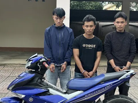 Bắt 3 đối tượng giật iPhone của cặp đôi trong đêm 8/3