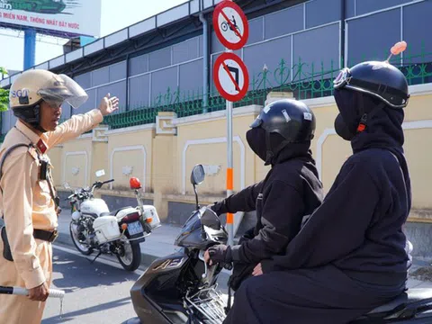 Đi xe máy mà "vô tư" làm điều này dễ bị phạt tới 8 triệu đồng