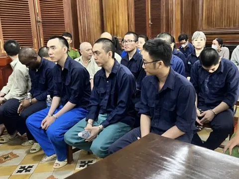 Chị em, vợ chồng tham gia rửa tiền, vận chuyển trái phép số tiền cực lớn xuyên quốc gia