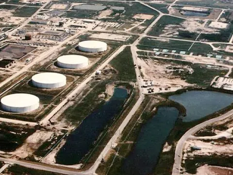 Tổng thống Donald Trump sẽ xuất 172 triệu thùng dầu từ Kho dự trữ dầu mỏ chiến lược