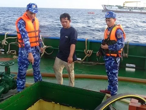 Cảnh sát biển phát hiện và bắt giữ tàu cá chở 600.000 lít dầu DO không hóa đơn chứng từ